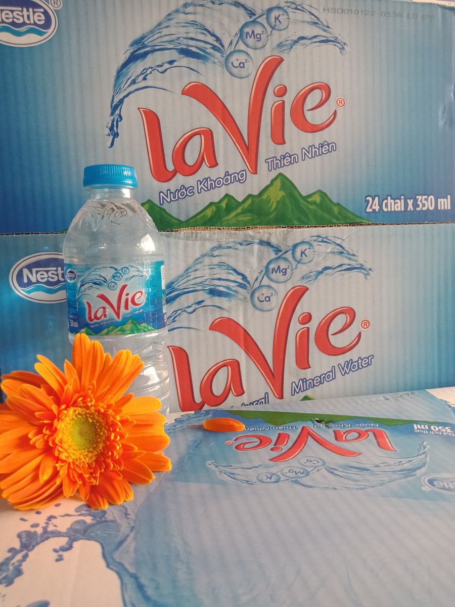 nuoc khoang thien nhien lavie 350ml